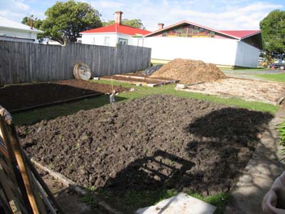 Fri 24th July.2_community garden_looking back at hall